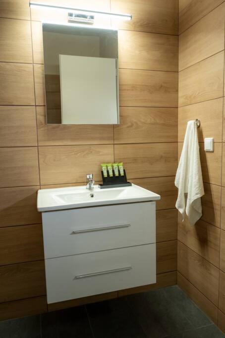 Anesis Airport Rooms 204 Koropíon Eksteriør bilde